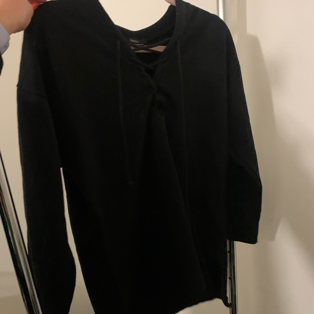 Lace-up pullover - Picture 5 of 7